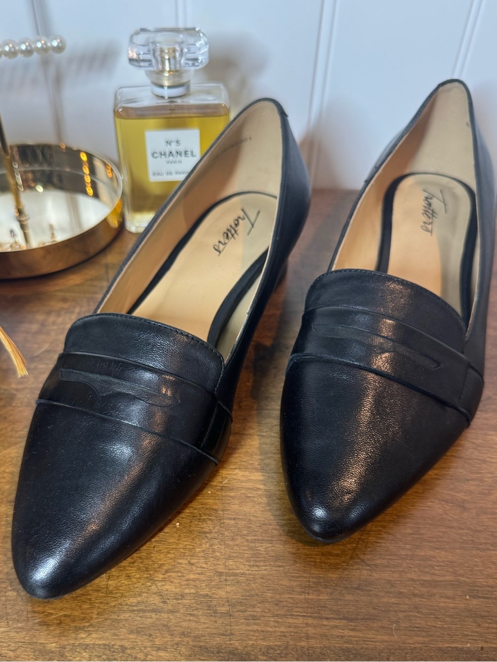 Trotters Black Pointed-Toe Leather Loafers SZ 8!